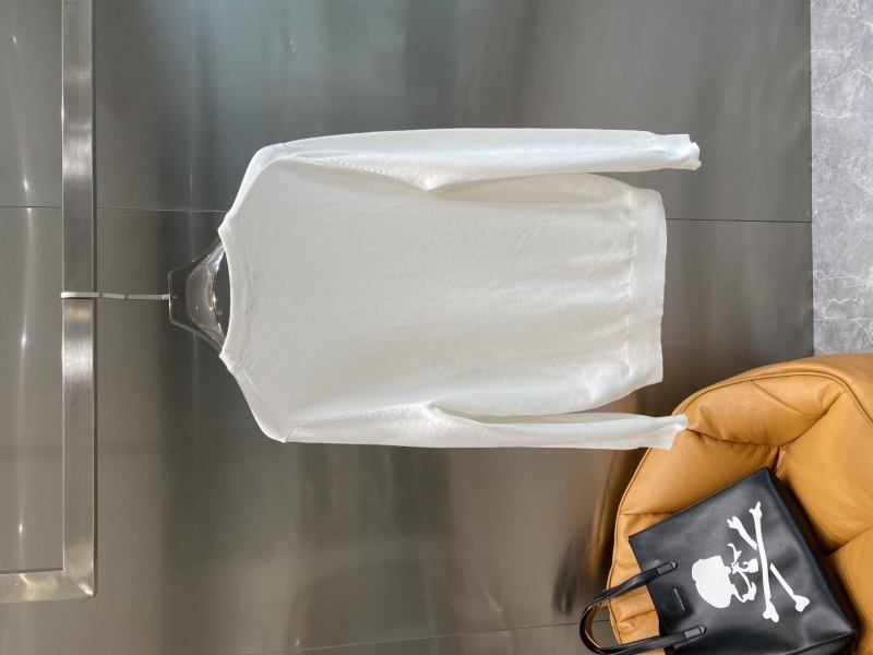 l0vis Vvtt0n sweater